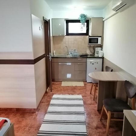 Csipkehaz Apartman Cserkeszőlő Exteriör bild