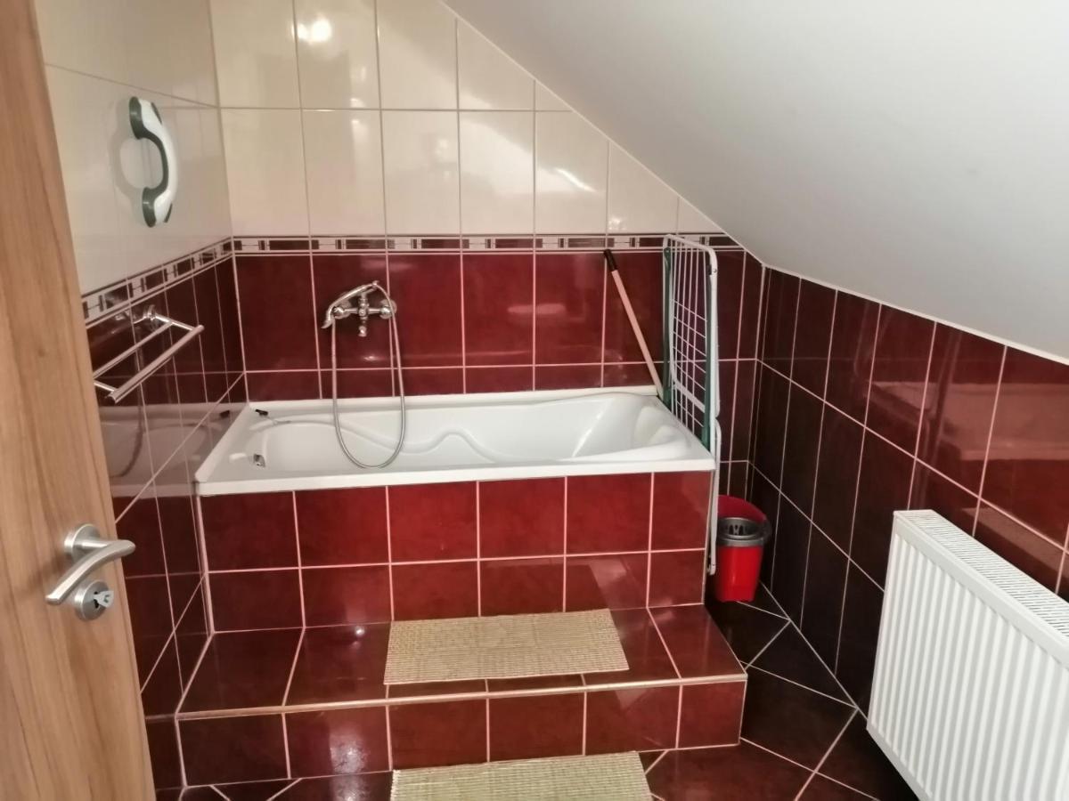 Csipkehaz Apartman Cserkeszőlő Exteriör bild