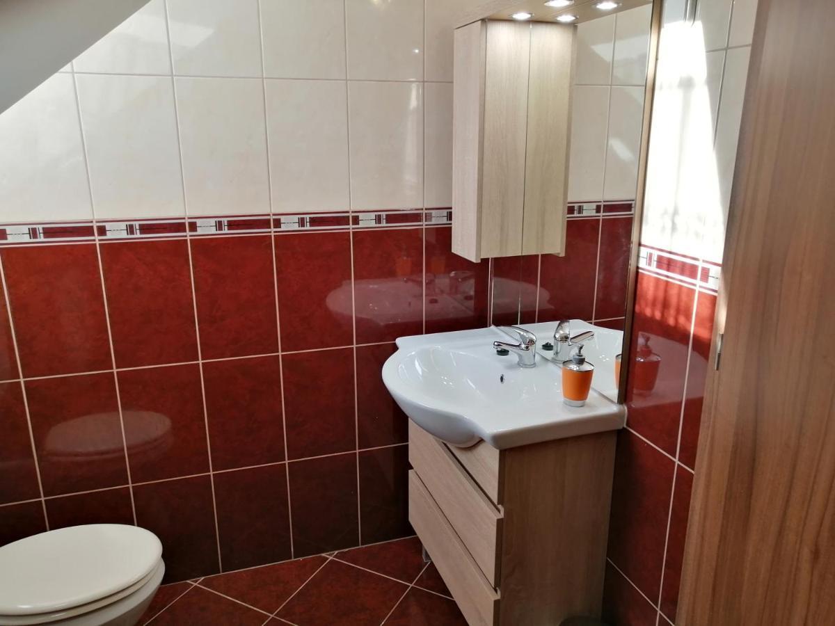 Csipkehaz Apartman Cserkeszőlő Exteriör bild