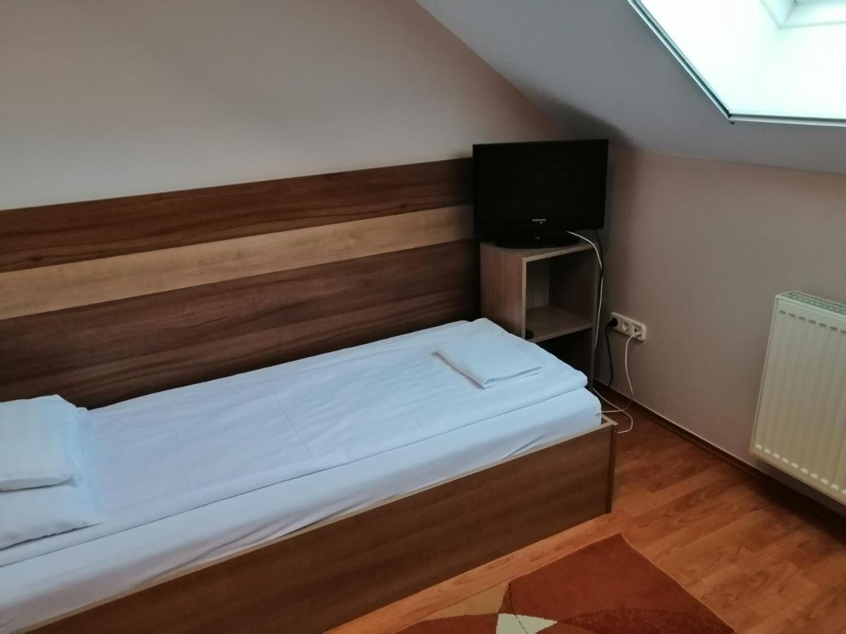 Csipkehaz Apartman Cserkeszőlő Exteriör bild