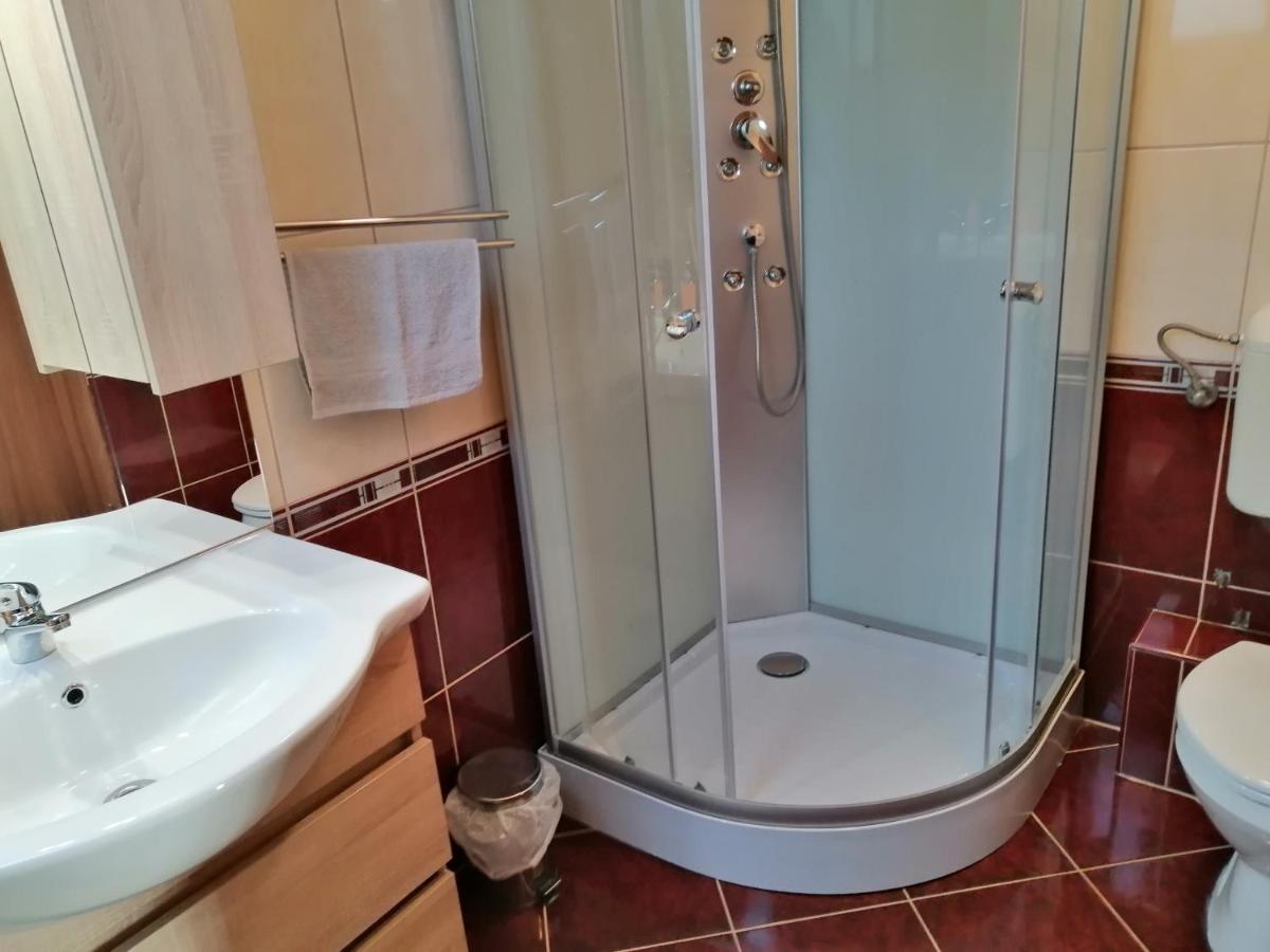 Csipkehaz Apartman Cserkeszőlő Exteriör bild