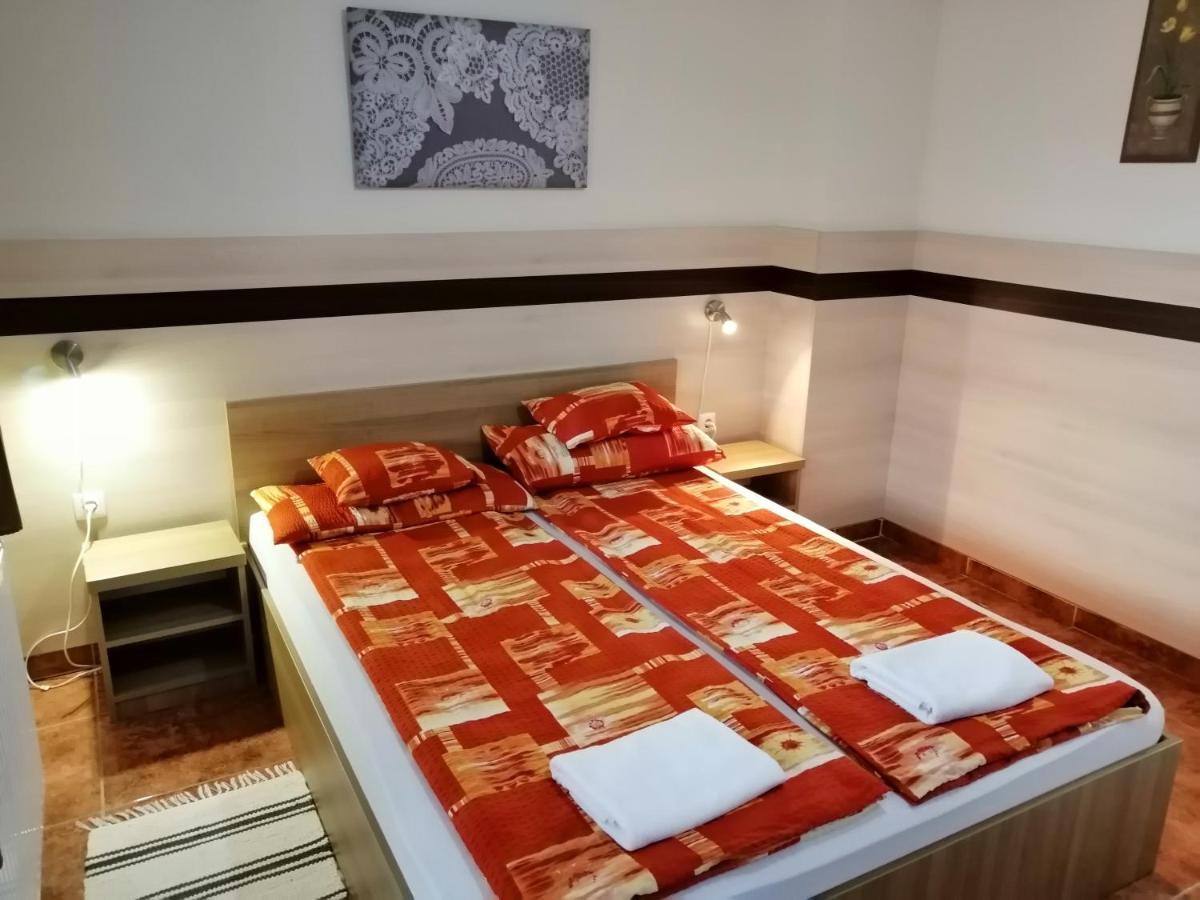 Csipkehaz Apartman Cserkeszőlő Exteriör bild