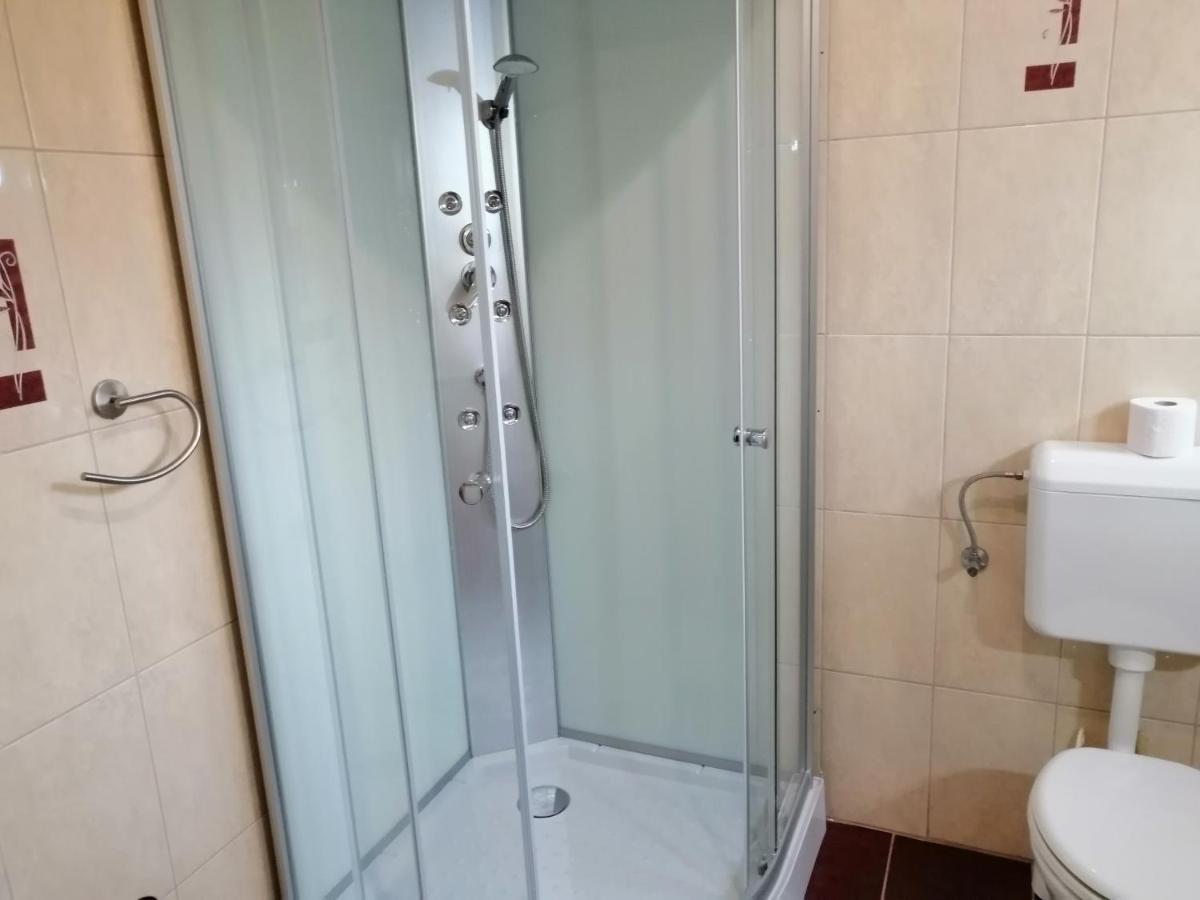 Csipkehaz Apartman Cserkeszőlő Exteriör bild