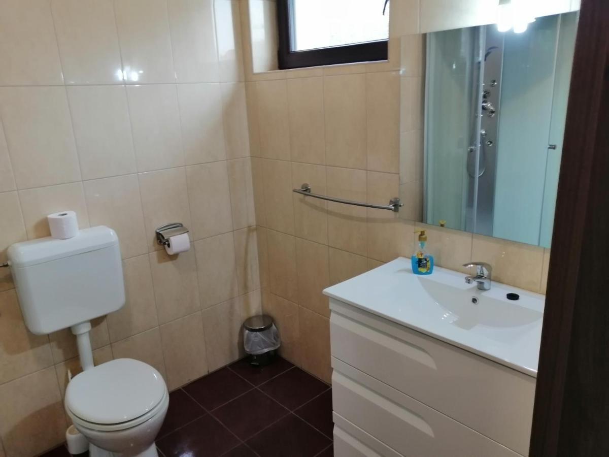 Csipkehaz Apartman Cserkeszőlő Exteriör bild