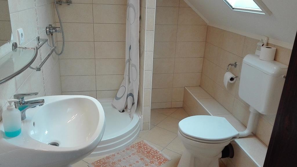 Csipkehaz Apartman Cserkeszőlő Exteriör bild