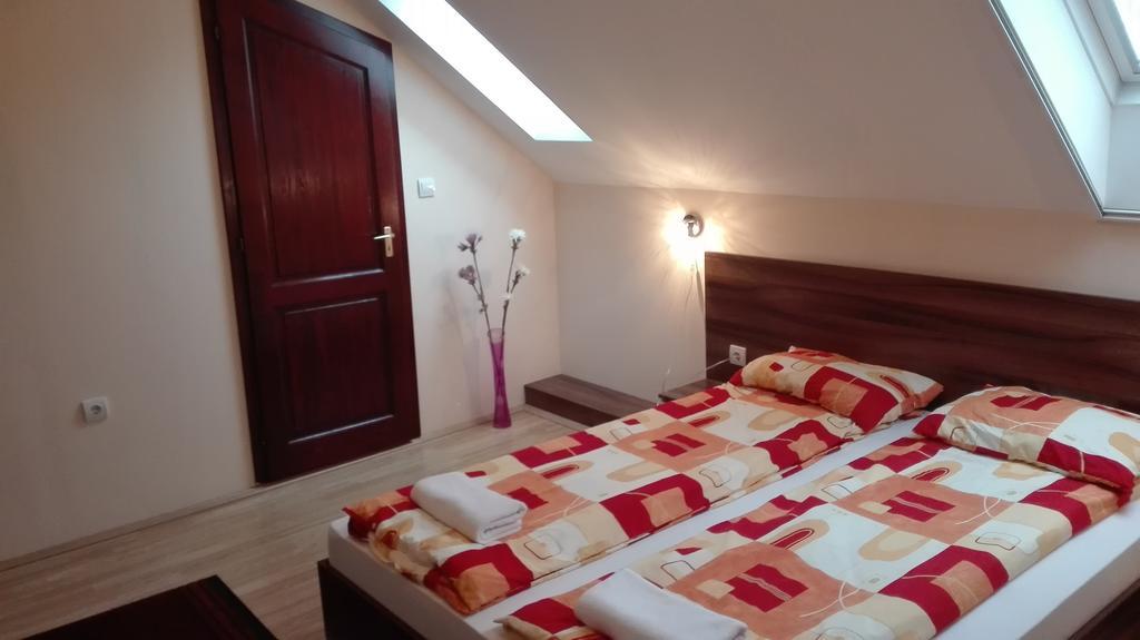 Csipkehaz Apartman Cserkeszőlő Exteriör bild
