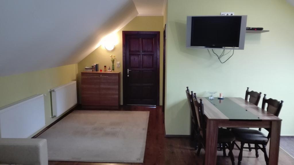 Csipkehaz Apartman Cserkeszőlő Exteriör bild