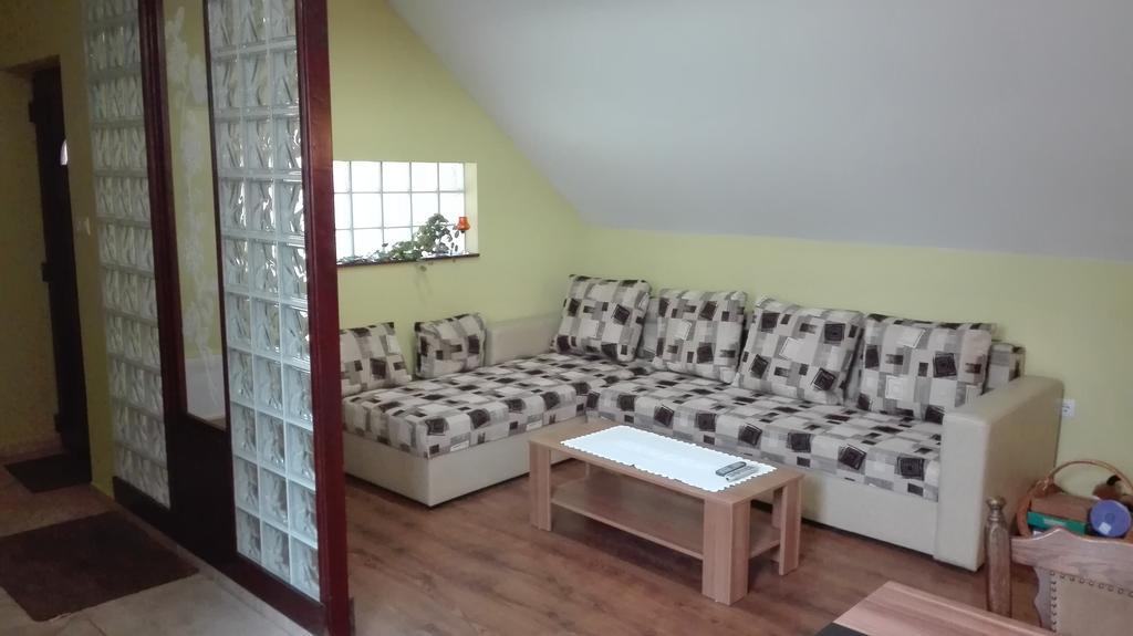 Csipkehaz Apartman Cserkeszőlő Exteriör bild