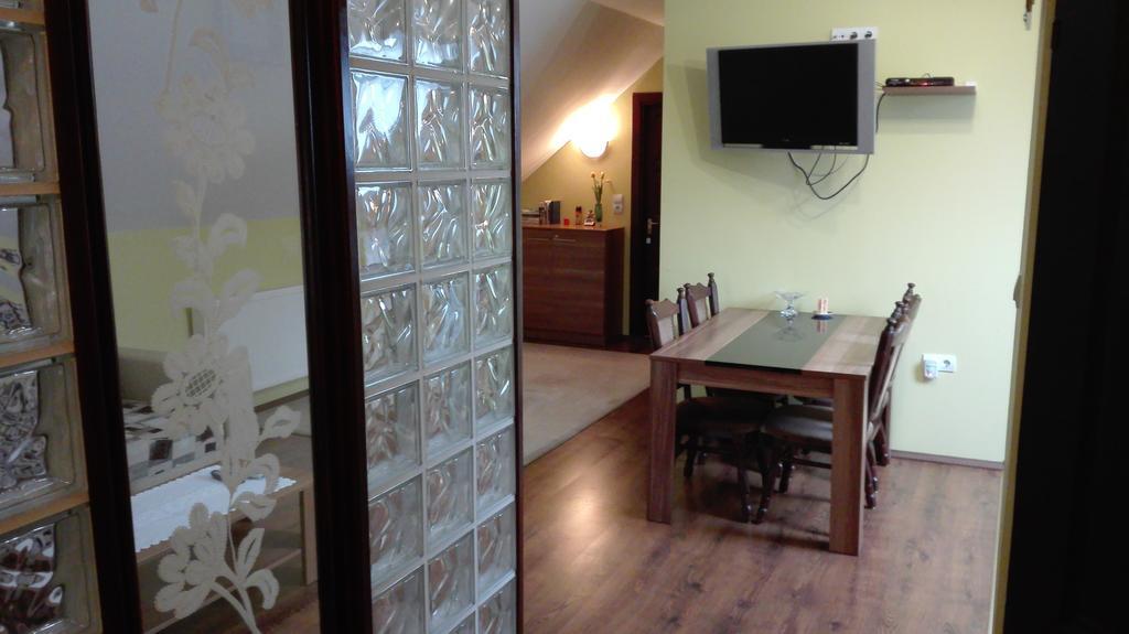 Csipkehaz Apartman Cserkeszőlő Exteriör bild
