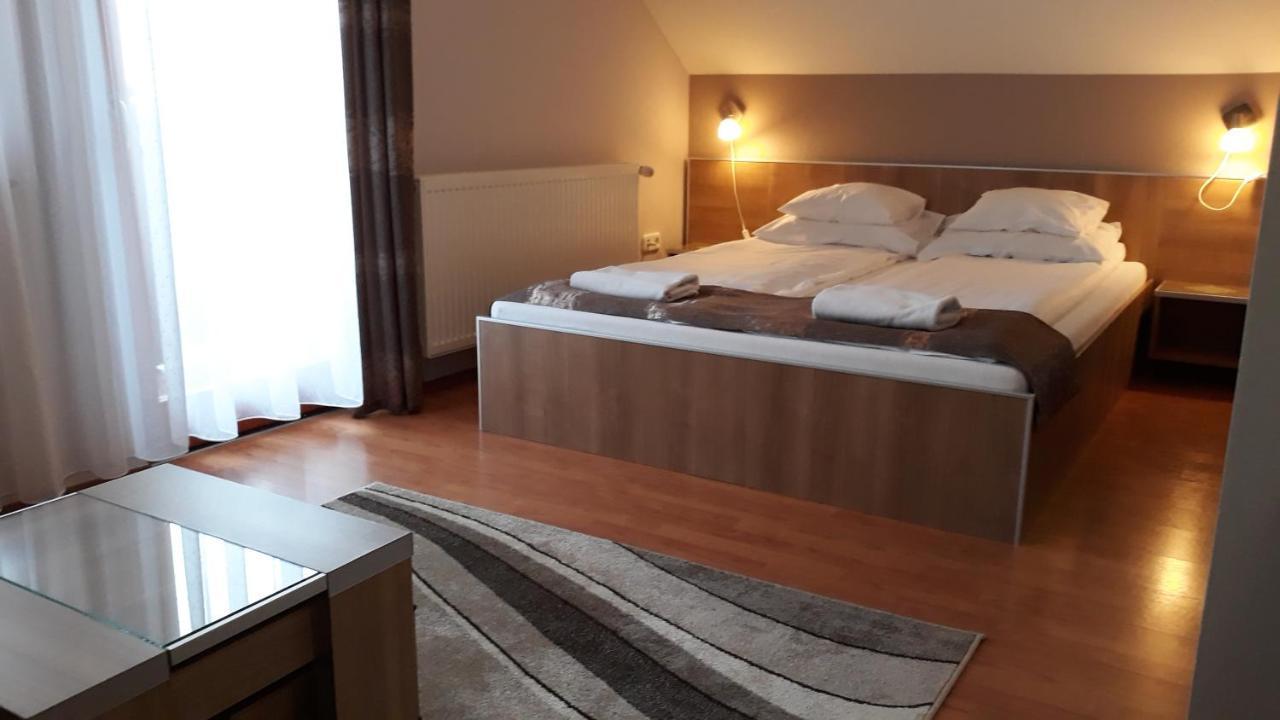Csipkehaz Apartman Cserkeszőlő Exteriör bild
