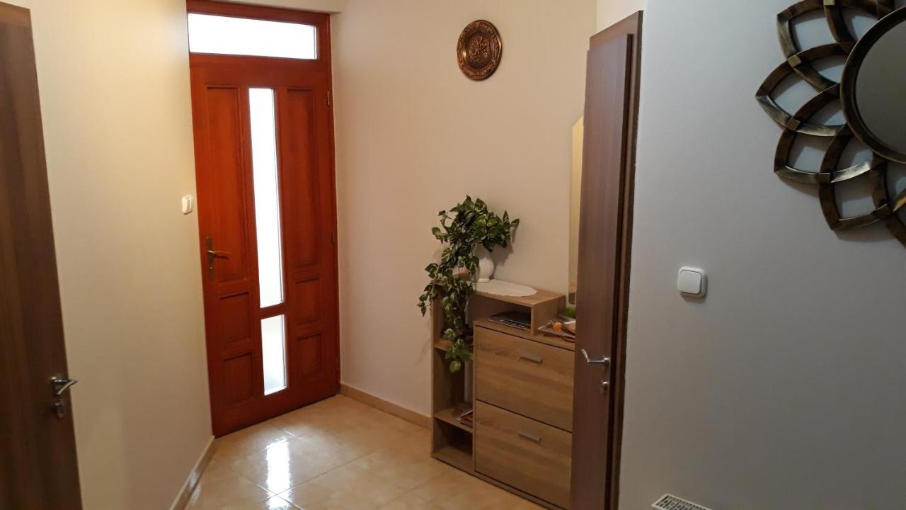 Csipkehaz Apartman Cserkeszőlő Exteriör bild